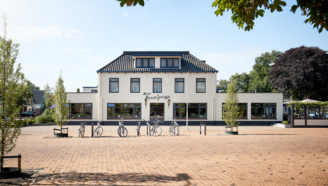 Aanzicht Hotel Hardegarijp